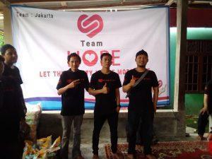 Pembagian sembako warga Taruma Jaya Bekasi Utara bersama Team Hope