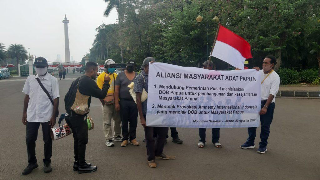 DUKUNG DOB PAPUA, RAJA TABI ORASI DI MONAS JAKARTA