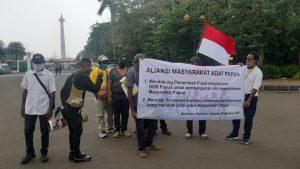 DUKUNG DOB PAPUA, RAJA TABI ORASI DI MONAS JAKARTA