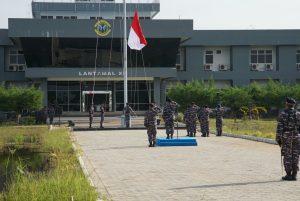 Kakuwil Lantamal XII Pimpin Upacara Bendera Tujuh Belasan, Bacakan Amanat Kepala Staf Angkatan Laut