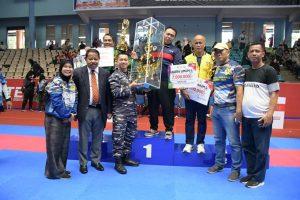 Komandan Pangkalan TNI AL Palembang Secara Resmi Menutup Turnamen Karate Piala Danlanal Palembang Se-Sumatera Tahun 2023 Di Kota Jambi