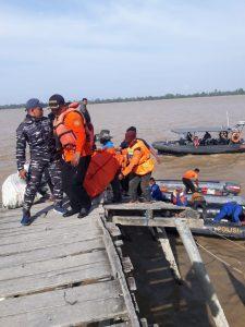 Komandan Pos TNI AL Sei Berombang Lanal Tanjung Balai Asahan Pimpin SAR Kapal Nelayan Tenggelam