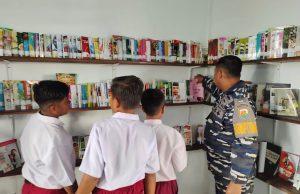 TNI AL, Babinpotmar Posal Selatpanjang Lanal Dumai Motivasi Generasi Muda Untuk Gemar Membaca