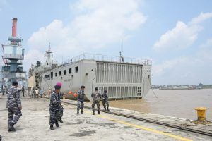 Prajurit Lanal Palembang, Sambut KRI Banda Aceh-593 Di Dermaga B Pelabuhan Boom Baru Palembang