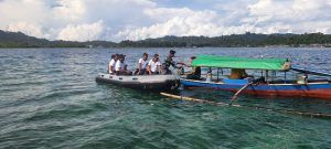 TNI AL Simeulue Berikan Bantuan Sembako Kepada 30 Nelayan Tradisional