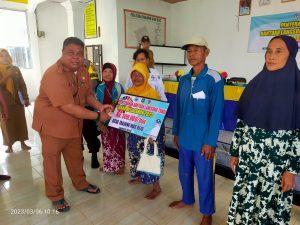 33 KPM Masyarakat Desa Tanjung Mas Rejo menerima uang Tunai BLT DD