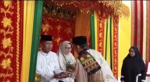Komandan Lanal Sabang Disambut Prosesi Adat Peusijuek di Pendopo Walikota Sabang