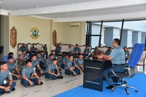 Danlantamal XII Tekankan Pentingnya Peran Individu Dalam Organisasi Pada Jam Komandan