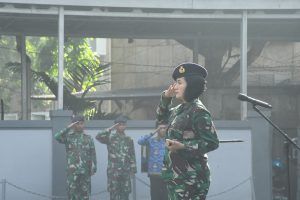 Komandan Lanal Bandung Pimpin Upacara Bendera Tujuh Belasan