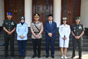 Komandan Lanal Bandung Hadiri Upacara Peringatan Hari Otonomi Daerah Ke-XXVII Tingkat Kota Bandung Tahun 2023