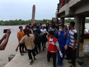 POS TNI AL Bagansiapiapi Laksanakan SAR Orang Jatuh Di Perairan Telajur Rokan Hilir