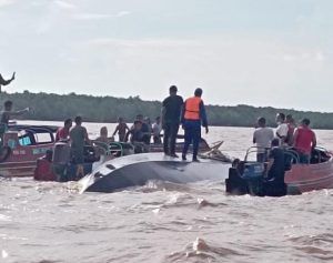 POS TNI AL Tanjung Datuk Laksanakan SAR Laka Laut SB. Evelyn Calisca 01 Di Perairan Pulau Burung Indragiri Hilir