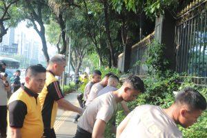 Sambut Hari Bhayangkara ke-77 Tahun 2023, Polda Metro Jaya Bersih-bersih di Lingkungan Kerja