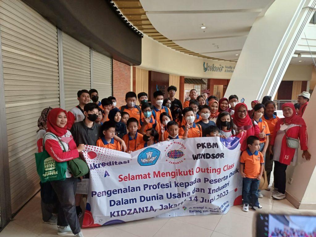 PKBM WINDSOR Jakarta Gelar Outing Class di Pacific Place