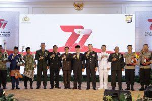 Danlanal Bengkulu dan Para Danposal Serentak Berikan Surprise HUT Bhayangkara Ke-77