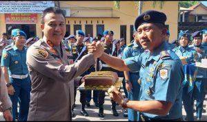 Wujud Sinergitas TNI-Polri, Prajurit Lanal Sabang Sambangi Polres Sabang Berikan Kejutan dan Ucapan HUT Bhayangkara Ke-77