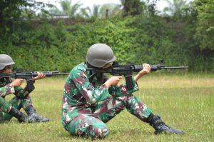 Prajurit Pangkalan TNI AL Dumai Tingkatkan Kemampuan Menembak dan Berenang Menghadapi Uji Pangkalan Glagaspur Tingkat P1 dan P2