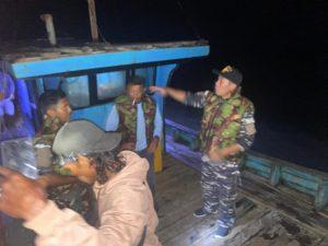 Pos TNI AL Paloh Lantamal XII Gelar SAR KM. Serasan Market Alami Kecelakaan Laut di Perairan Laut Paloh