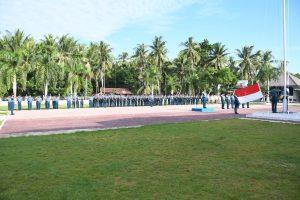 Komandan Lanal TBA Pimpin Upacara Bendera Merah Putih dan Jam Komandan Kepada Seluruh Prajurit