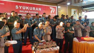 Wujudkan Sinergitas TNI-POLRI, Lanal Simeulue Berikan Kejutan dan Ucapan HUT Bhayangkara Ke-77 Kepada Polres Serentak Di 4 Kabupaten