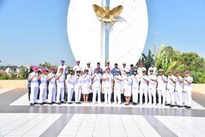 Wadan Lantamal XII Pimpin Ziarah Rombongan di TMP Dharma Patria Jaya