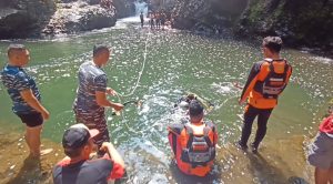 Korban Hanyut Di Sungai Berhasil Ditemukan Penyelam TNI AL Yang Tergabung Dalam Tim Rescue Unit Siaga SAR