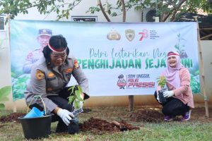 Perbaiki Kualitas Udara Jakarta, Polda Metro Jaya Melalui Polres Metro Jakarta Pusat Gencarkan Penanaman 15.000 Pohon