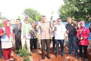 Tekan Polusi Udara, Kapolres Metro Jakarta Pusat Bersama 3 Pilar Jakarta Pusat Tanam 100.000 Pohon