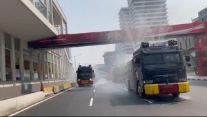 Kurangi Dampak Polusi Udara, Polda Metro Jaya Kerahkan 4 Mobil Water Cannon Semprot Jalan Protokol