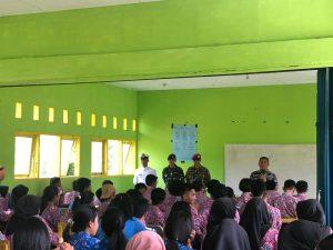 Tumbuhkan Semangat Generasi Muda, Lanal Bengkulu Sosialisasikan Wawasan Bela Negara dan Pendaftaran TNI AL di Pulau Terluar Enggano