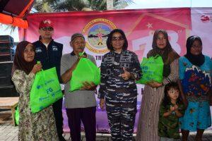 Peringati HUT Ke-78 TNI AL  Tahun 2023, Pangkalan TNI AL Bandung Gelar Bakti Sosial