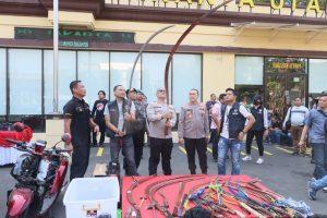 Grebek Kampung Bahari, Polres Jakarta Utara Tangkap 34 Orang dan Sita 1,6 Kg Sabu Hingga Air Soft Gun