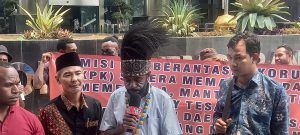 LAPORKAN MANTAN BUPATI YAPEN, KO TRA PANGARU KUNJUNGI KPK MERAH PUTIH