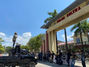 KADIV PROPAM POLDA SULAWESI TENGGARA DIANGGAP LAMBAT DALAM MEMPROSES LAPORAN PEMUKULAN MAHASISWA YANG DILAKUKAN OLEH OKNUM KEPOLISIAN POLRES KENDARI