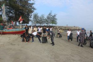 Peduli Lingkungan, Lanal Bengkulu Gelar Program Laut Bersih