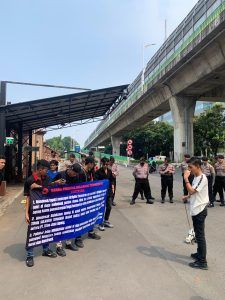 Garda Pemuda Sulawesi Tenggara (GARPEM SULTRA)  hadir di depan Markas Besar Kepolisian Republik Indonesia(MABES POLRI) dan Kejaksaan Agung(KEJAKGUNG RI)