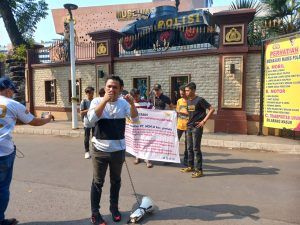 Gelar Aksi Unjuk Rasa di Mabes Polri, Satriadin Ketua DPD LIPAN SULTRA Minta Kapolri Copot Kapolda Sultra