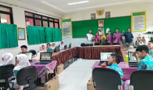 SDN Susukan 04 menerima bantuan Laptop dari Lenovo Indonesia