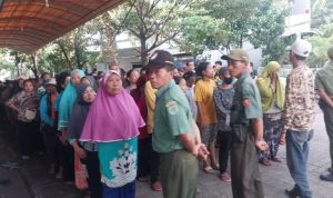 Masjid Jami Baitul Hikmah Blok A Sunter Agung Laksanakan Qurban Idul.Adha 1445 H, Ratusan Orang Mengantri