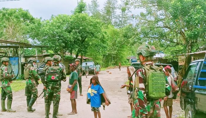 Kunjungi dan Sapa Massi, Kehadiran TNI Marinir Disambut Antusias Warga