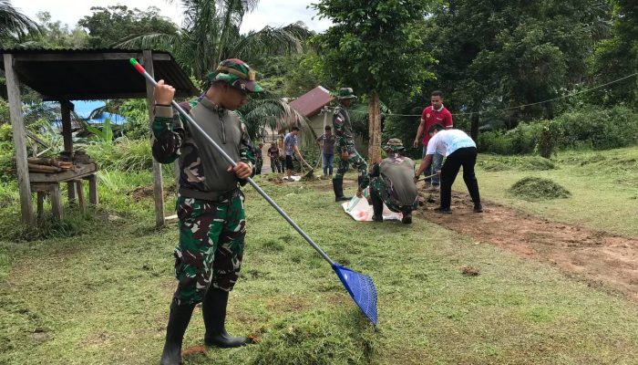 Satgas Yonif 125/SMB Gelar Karya Bhakti Pembersihan Puskesmas Sahapikya