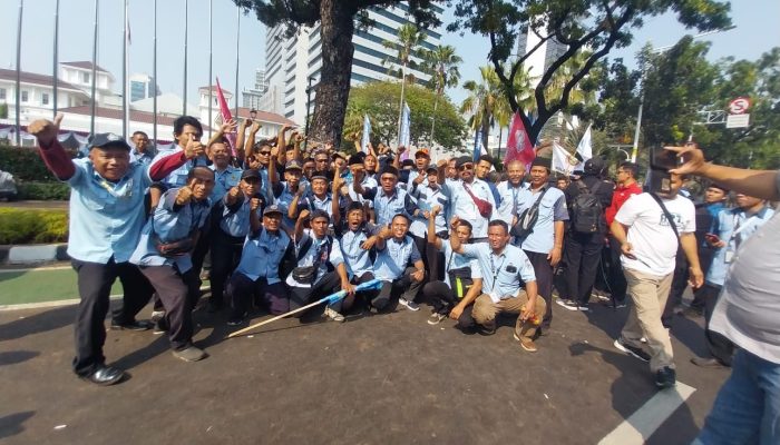Ribuan Mikro Trans Penuhi Balai Kota Jakarta, Ini Tanggapan Petrus