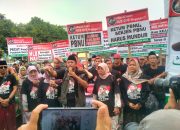 Aliansi Santri Gus Dur Menggugat, hari ini, 2 Agustus 2024 menggelar aksi unjuk rasa di depan Kantor Pengurus Besar Nahdlatul Ulama