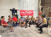 Jumat Curhat Polsek Cilincing bersama Komunitas Nelayan Tampung Curhatan warga : Berikan Solusi dan Sampaikan Pesan Guantibmas di RW 04 Kelurahan Cilincing