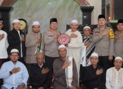 Cooling System Kapolres Metro Jakut Sholat Subuh Berjamaah dalam Rangka Operasi Mantap Praja Jaya 2024 di Masjid Jami Al – Amin Kelapa Gading