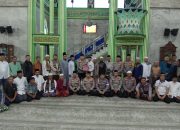 Salat Shubuh Kapolres Metro Jakarta Utara Bersama Warga di Masjid Al Mukaromah