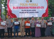 Kepedulian Polsek Kelapa Gading Bagikan Baksos kepada Warga di RW 017 Kelapa Gading Barat