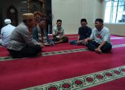 Usai Jumat, Personel Samapta Polsek Pademangan Sampaikan Pesan Kamtibmas ke Jamaah Masjid