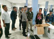 Kapolsek Kelapa Gading Pengamanan/Pengecekan Rekapitulasi penghitungan suara Cagub dan Cawagub DKI Jakarta di Gedung PPK Kelapa Gading