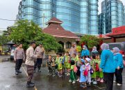 Polsek Metro Penjaringan Gelar Program Polisi Sahabat Anak, Kenalkan Tugas Polisi dan Keselamatan Berlalu Lintas kepada Anak-Anak PAUD